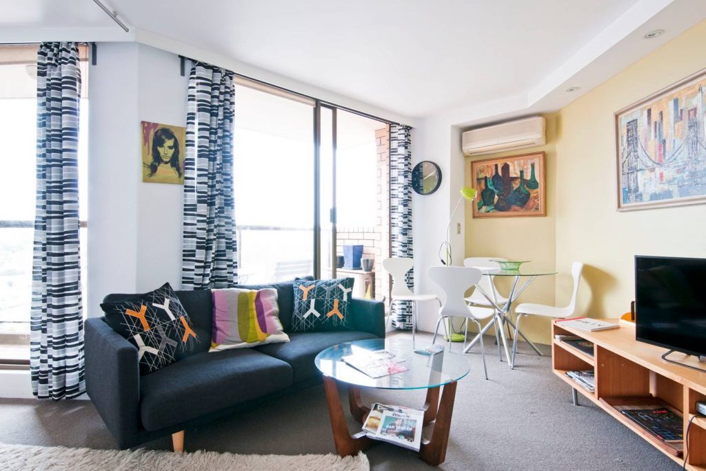 FUNKY AND BRIGHT STUDIO APARTMENT Photo 1