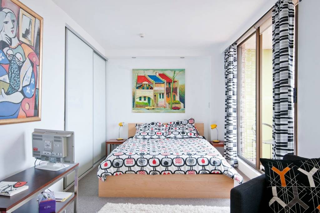 FUNKY AND BRIGHT STUDIO APARTMENT Photo 2