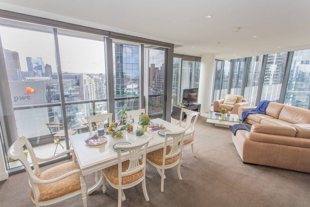 Incredible Views, Luxury shopping and World Class Dining In Southbank﻿ Source: https://www.airbnb.com.au/rooms/9516067?s=51